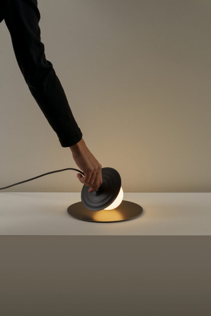Symphony Tafellamp G9 in gestructureerd antraciet grijs. - Afbeelding 7