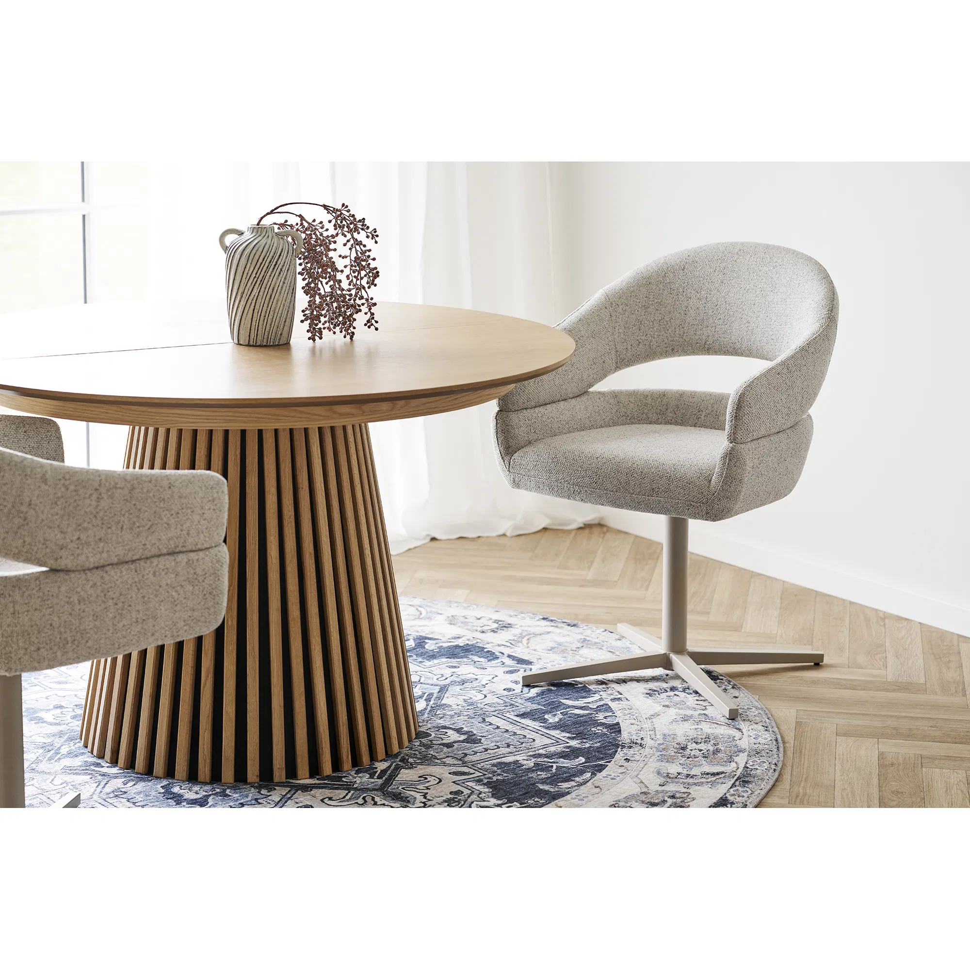 Scandinavische vitrinekast en dressoir van House Nordic