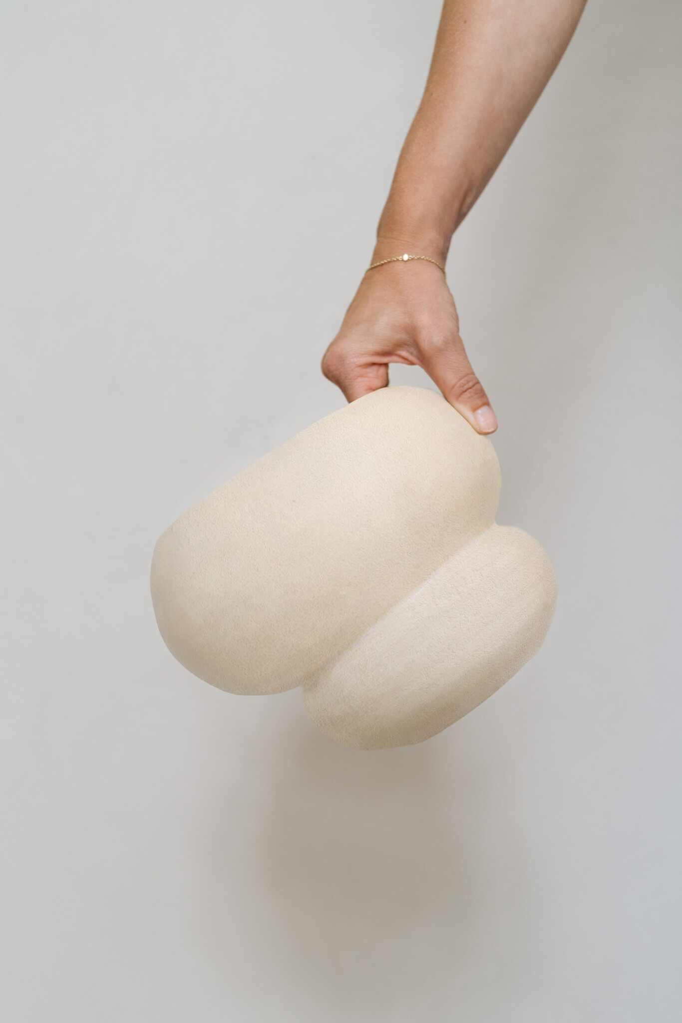 1044-5.jpg Handgemaakte organische vaas Leya van aardewerk - Afbeelding 6
