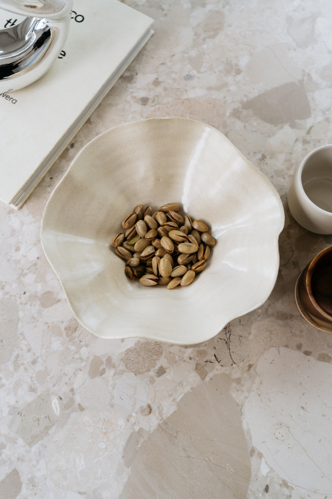 1045-1.jpg Handmade bowl Kate van aardewerk - Afbeelding 2