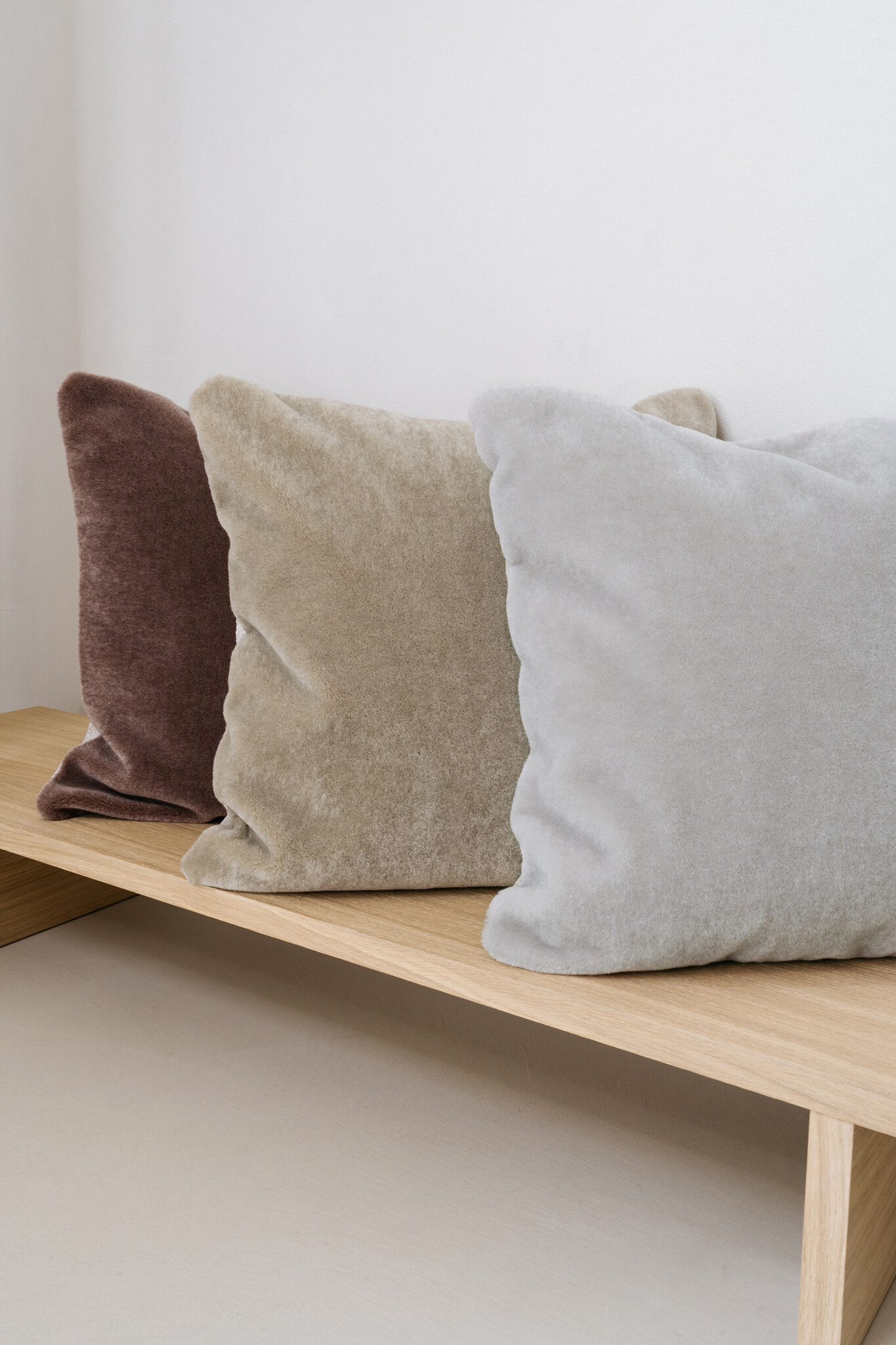 1053-1.jpg Mohair sierkussenhoes Amy grijs-groen 50x50 cm - Afbeelding 2