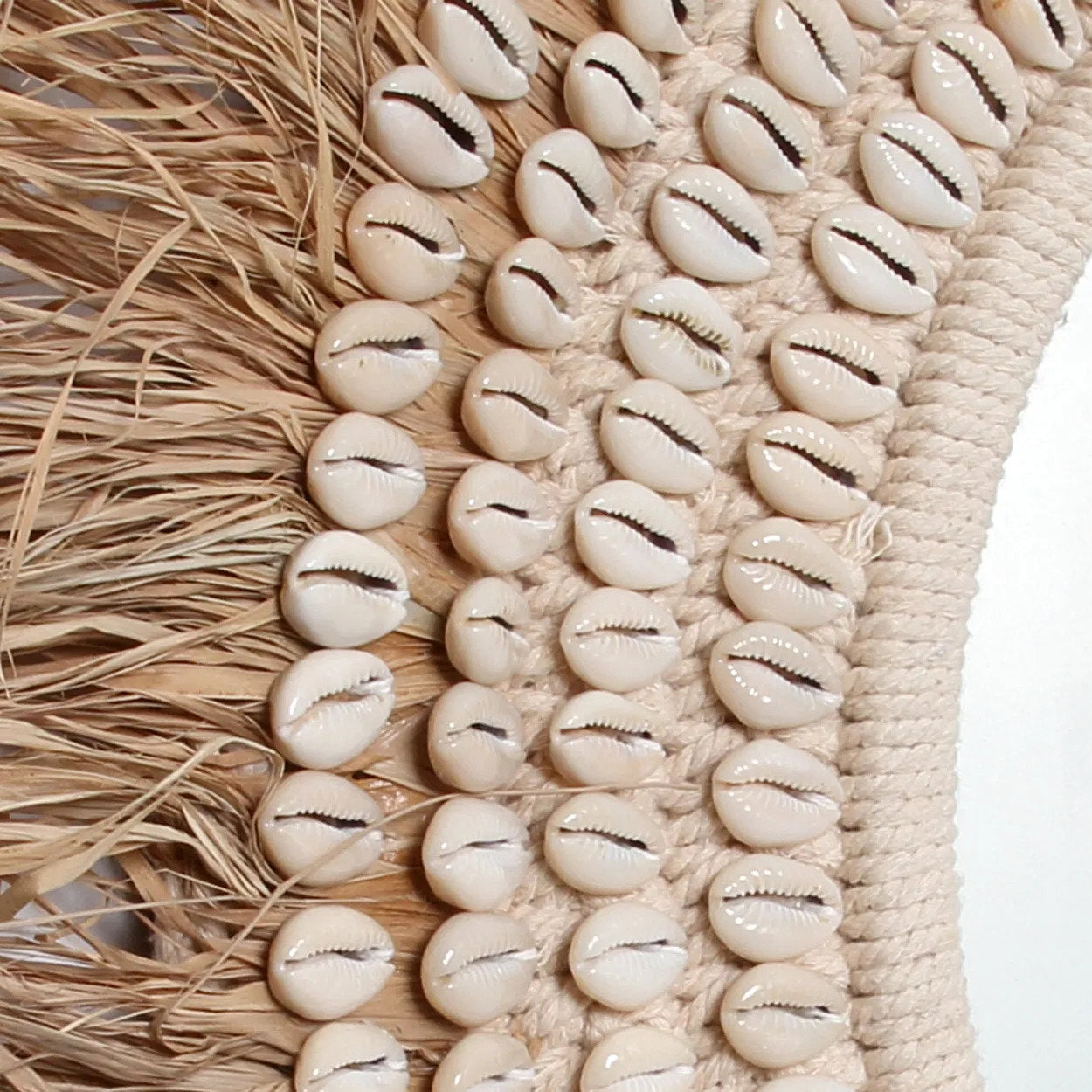 BALE067NW-L-75-6.jpg De Raffia Cowrie Spiegel - Natuurlijk Wit - Afbeelding 7