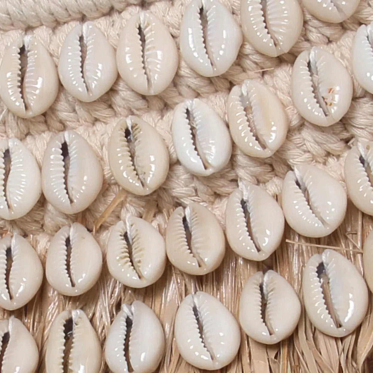 BALE067NW-L-75-7.jpg De Raffia Cowrie Spiegel - Natuurlijk Wit - Afbeelding 8