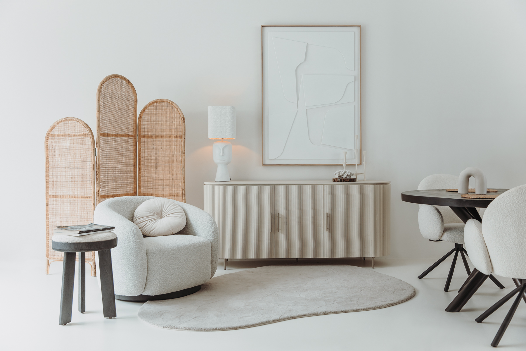 Tower Living – loungehoek met fauteuil en dressoir, landelijk & modern