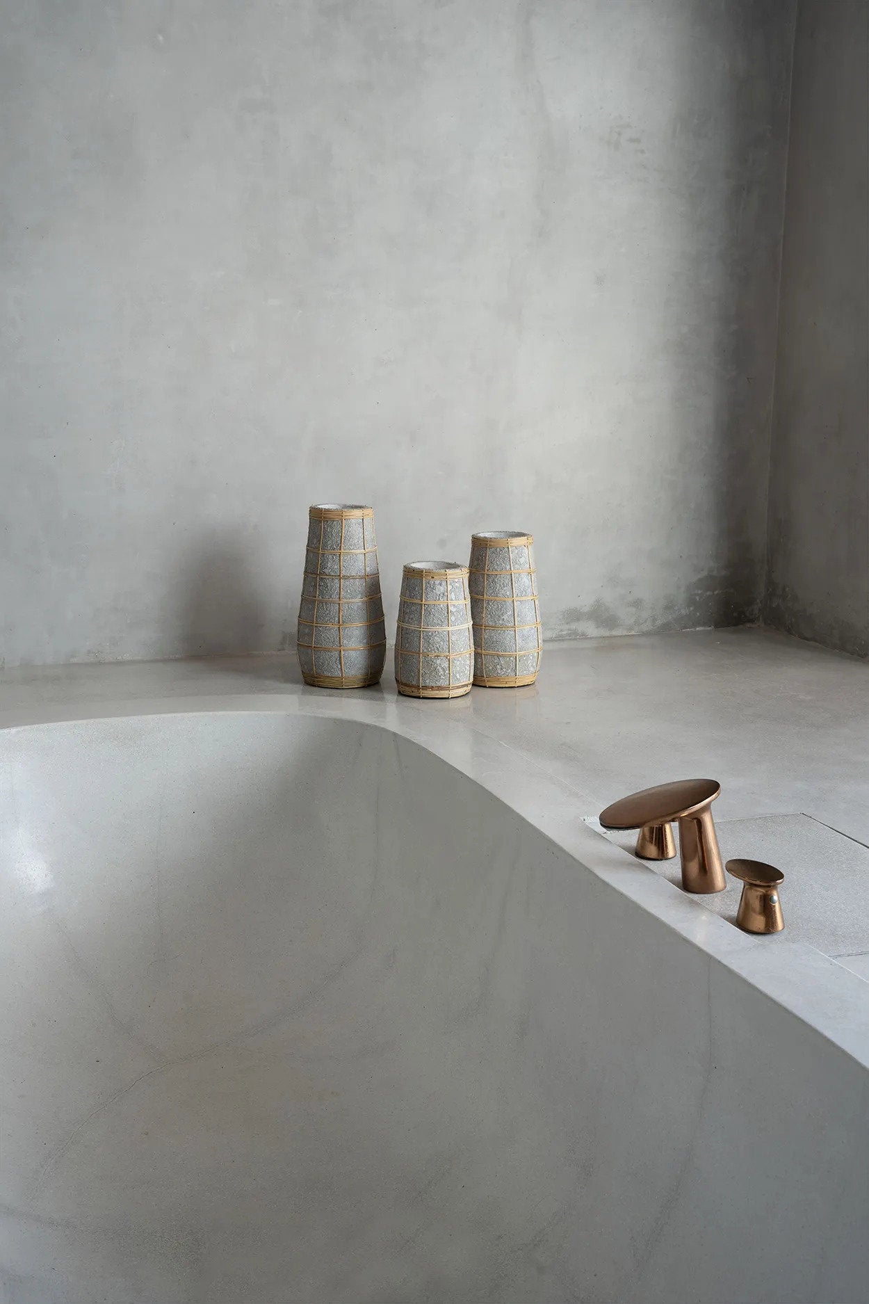 JABR086ConN-M-3.jpg De schattige vaas - Beton Natuurlijk - M - Afbeelding 4