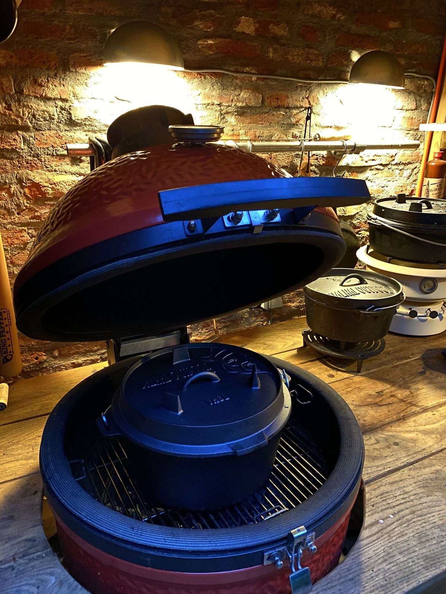 VH_497785-10.jpg Nederlandse Oven Braadpan Gietijzer 8 Liter - Afbeelding 11